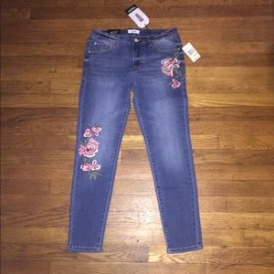 NEW Embroidered Jean from KENSIE, Size 4/27